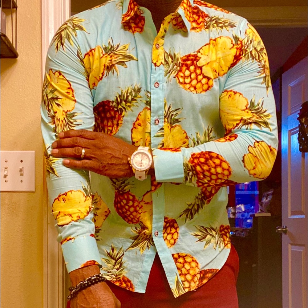 Men Casual Vacation shirt.